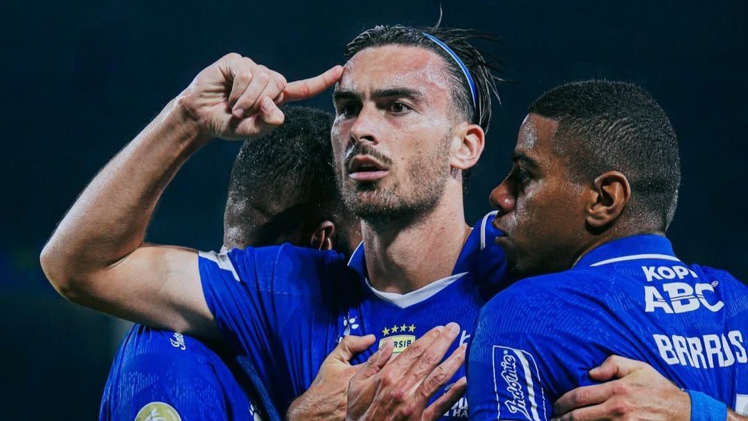 Menang Atas PSM Makassar 1-0 di GBLA, Persib Melesat Naik Ke Puncak Klasemen!